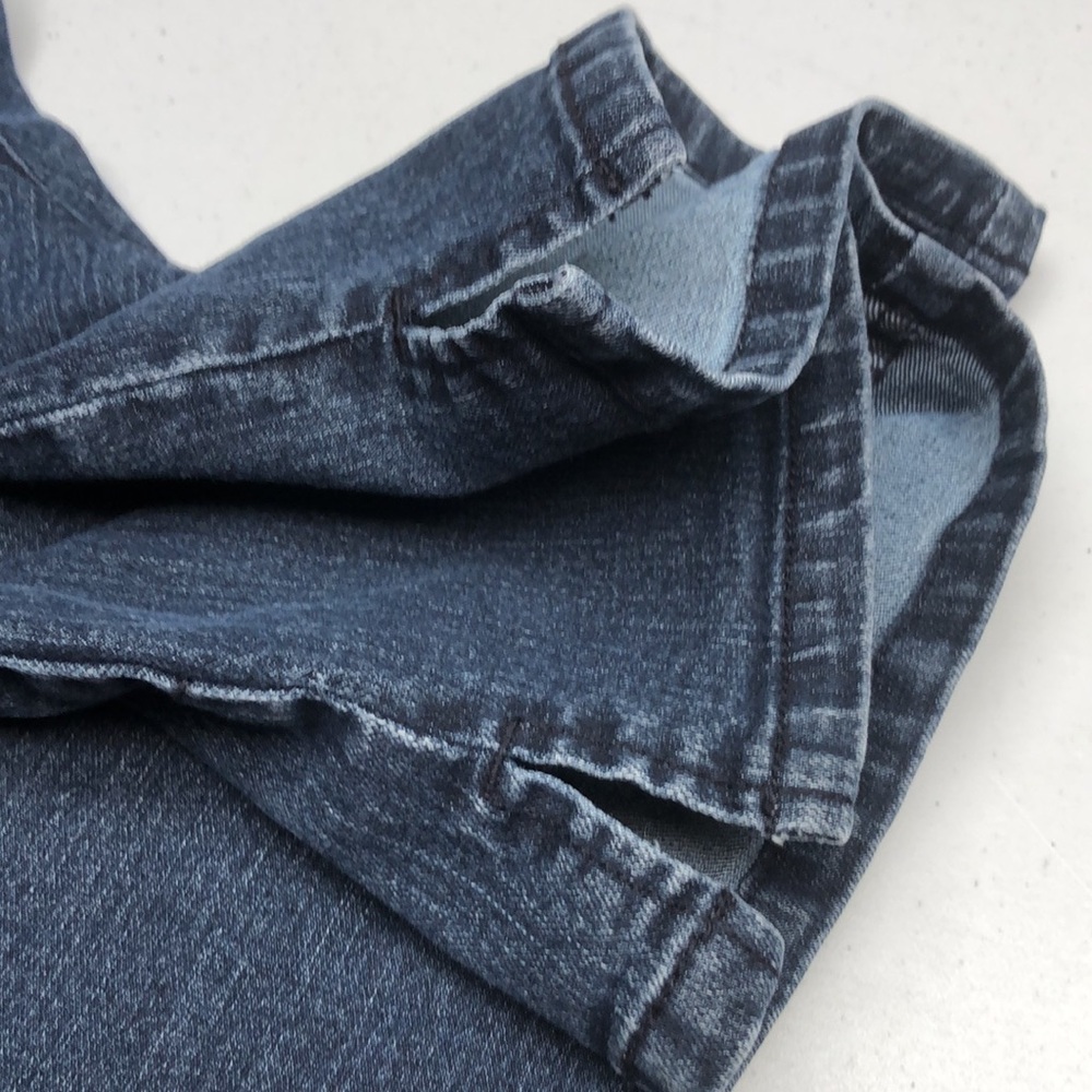MATERNITY THYME LOW RISE DARKWASH CAPRIS ⭐ - Picture 10 of 14